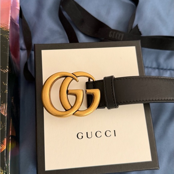Gucci Black Leather Belt with Gold GG Buckle - Picture 2 of 6